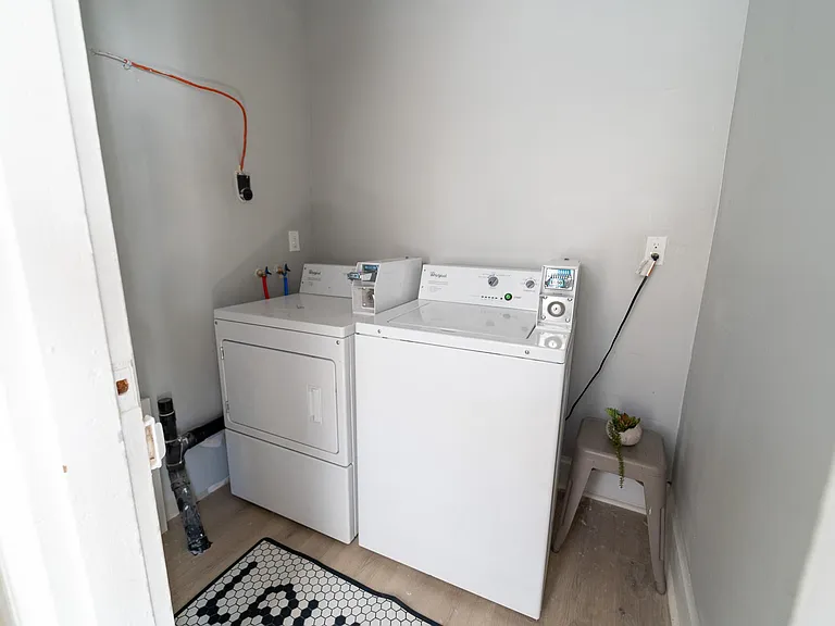 402A Sample St — Photo 9