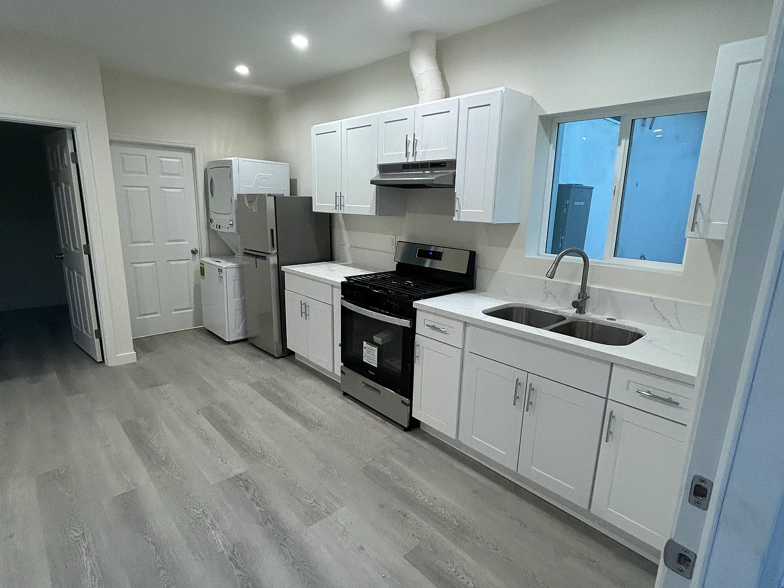1 bed, 500 sqft, $2,100 — Photo 3
