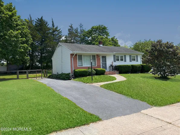 19 Lake Drive, Howell, NJ 07731