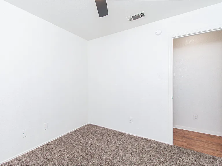 1213 Fox Creek Dr — Photo 13