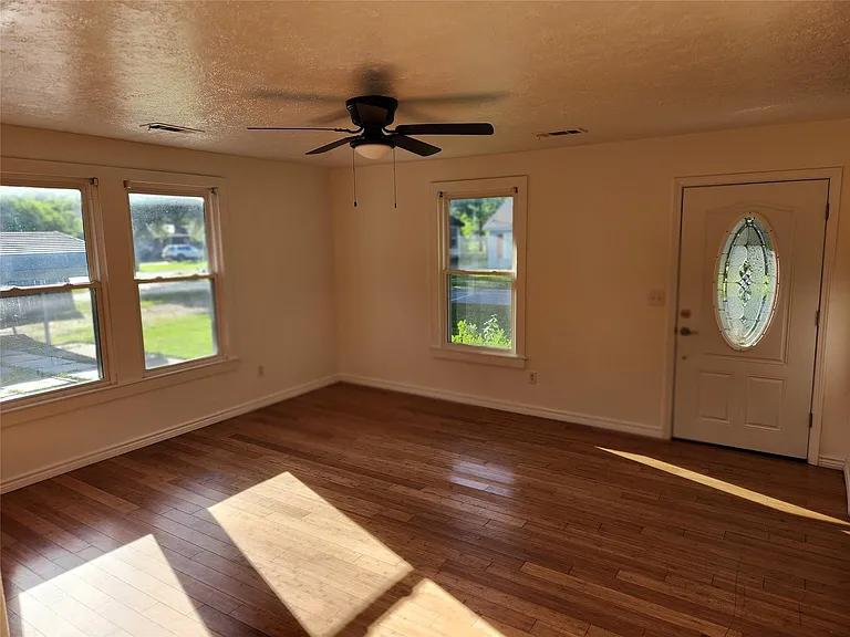 505 Connie St — Photo 3