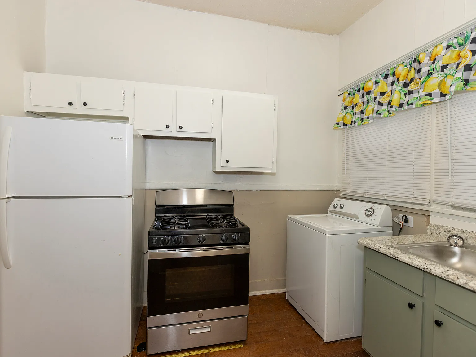 2 bed, 1100 sqft, $850 — Photo 2