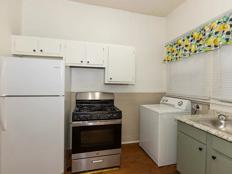 1011 Oakview St #1 — Photo 2