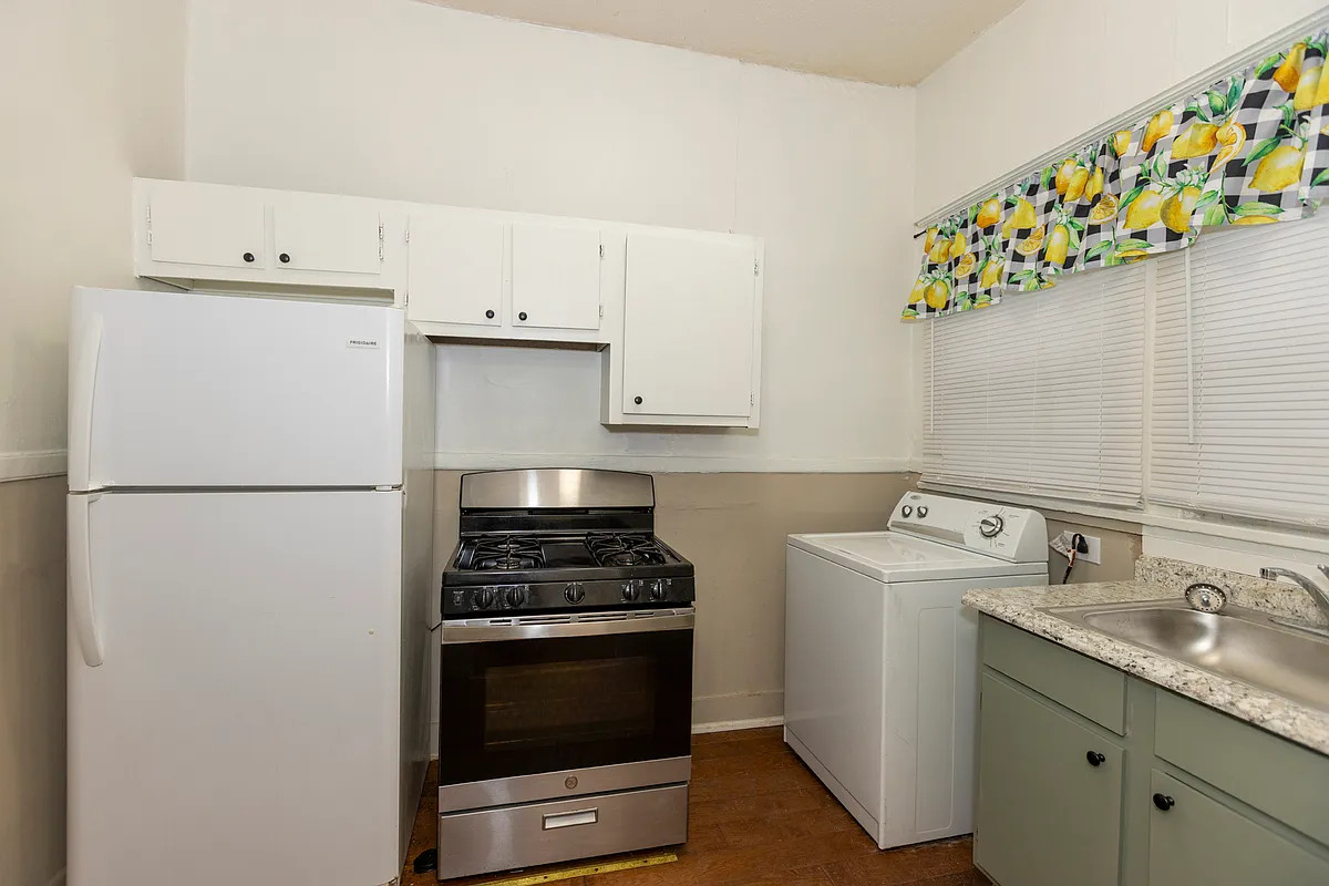 Building Photo - 1011 Oakview St #1