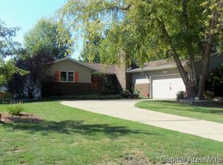 28 Ross Dr, Springfield, IL 62711