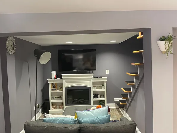 5252 W Berteau Ave, Chicago, IL 60641