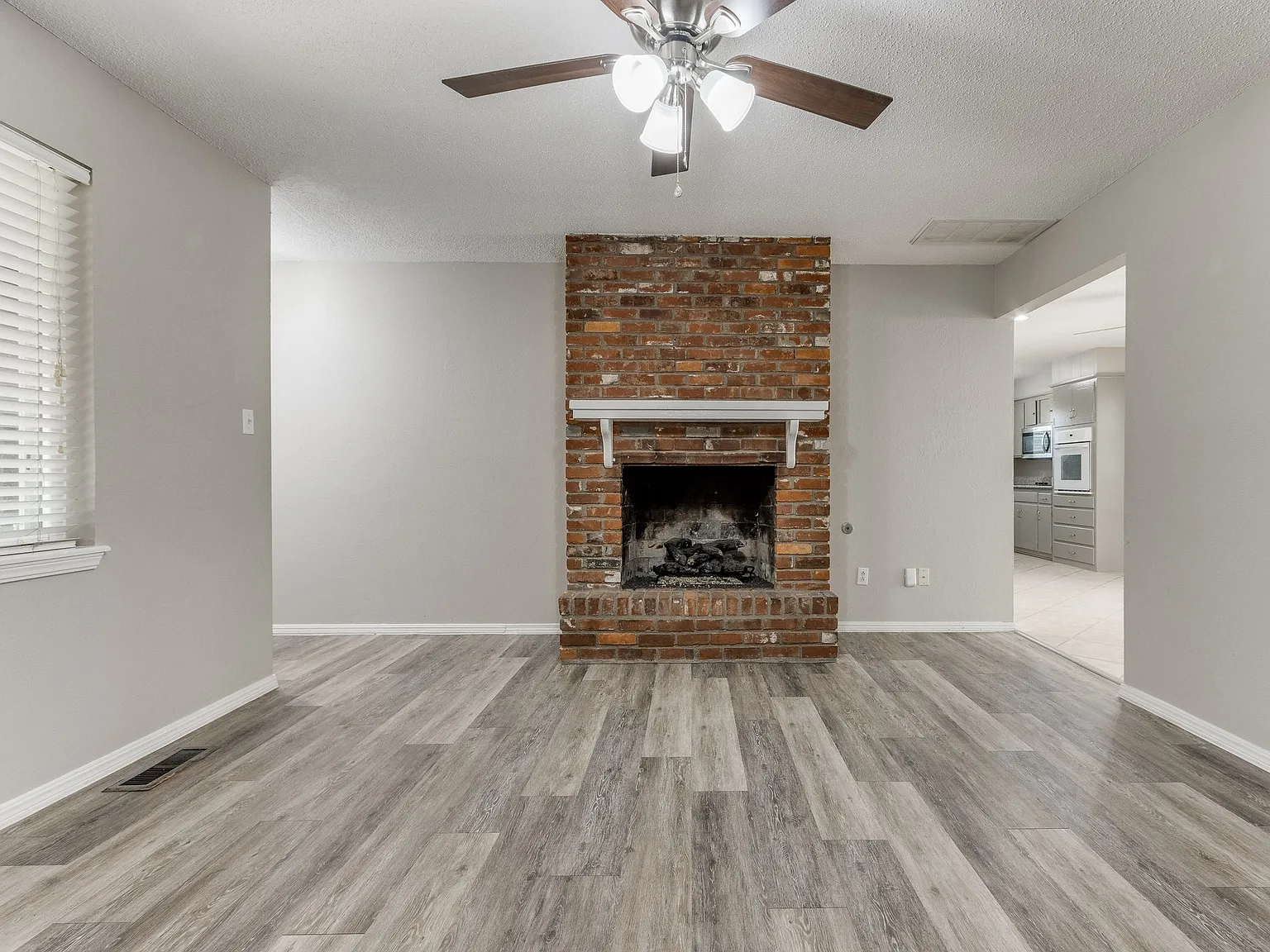 3 bed, 1223 sqft, $1,425 — Photo 4
