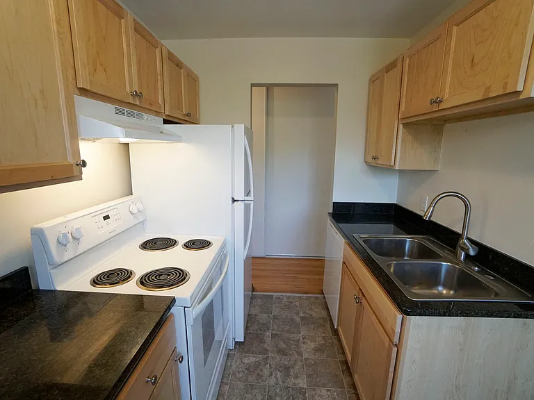 Como Lake Estates — Photo 2