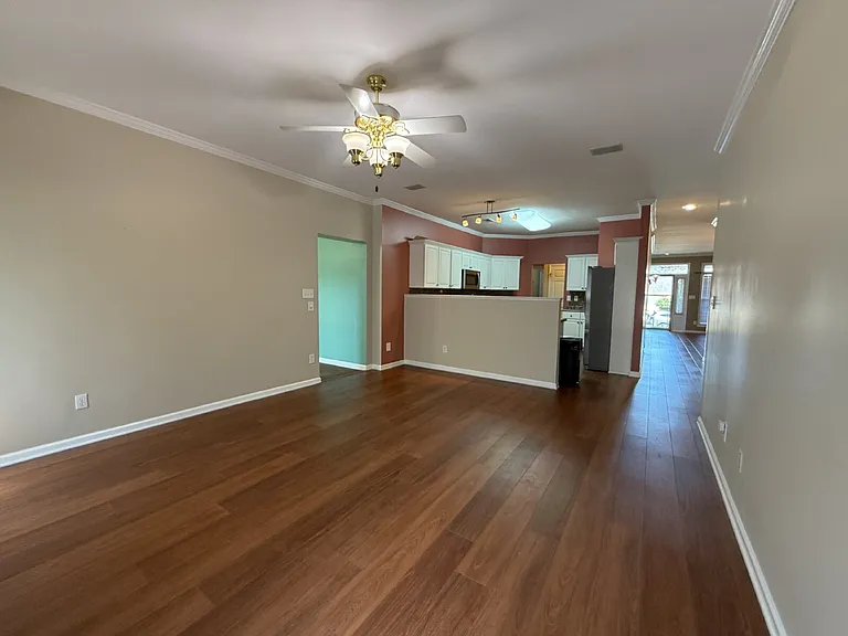 134 Canterbury Dr — Photo 7