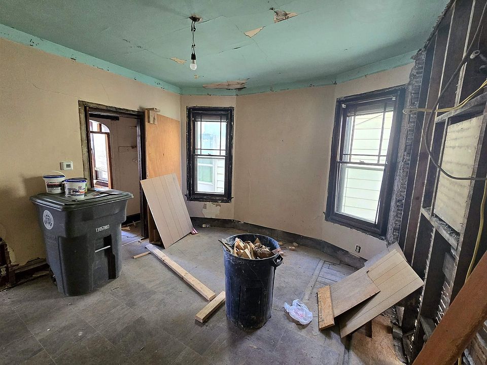 2nd image of 1523 Judson St