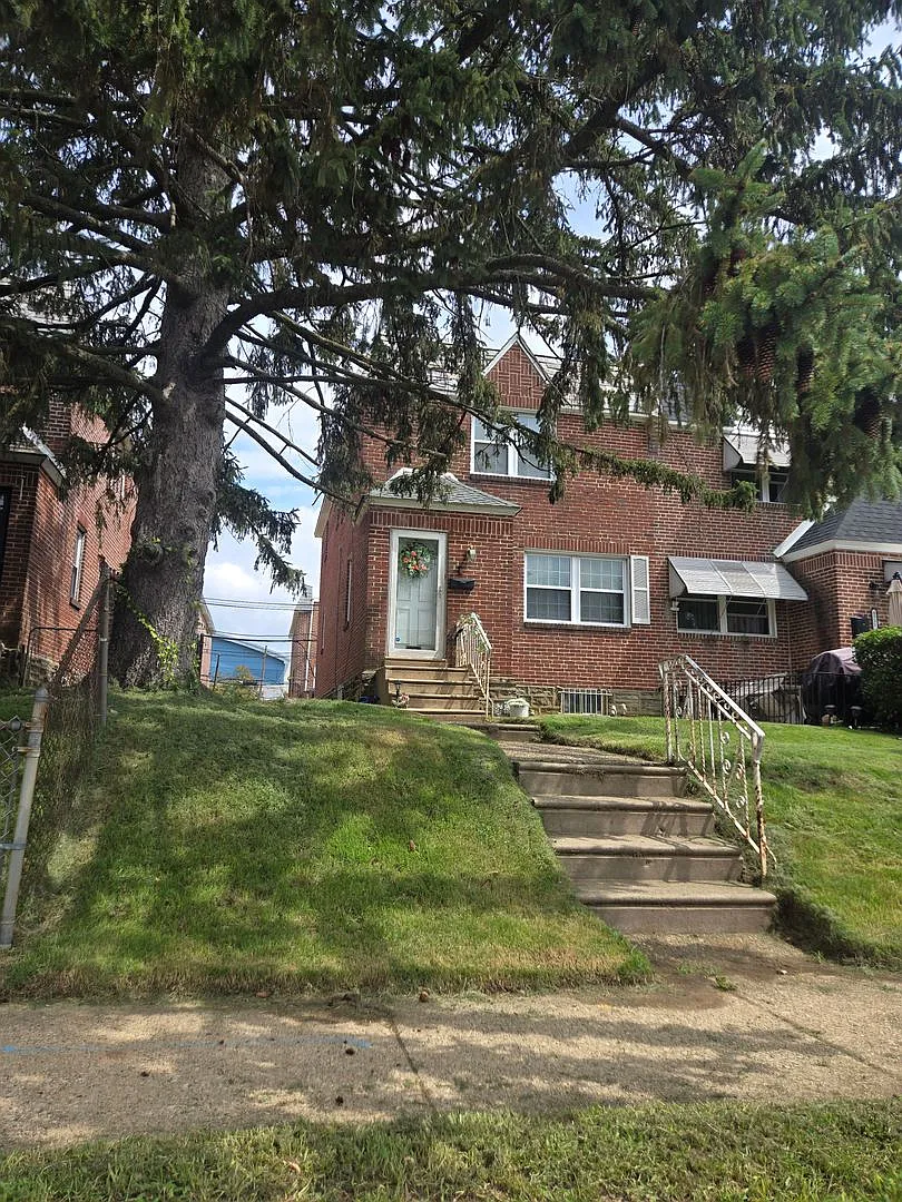 Spacious 3 Bed/ 2.5 Bath Home W/ Parking Near Arcadia University — Photo 2