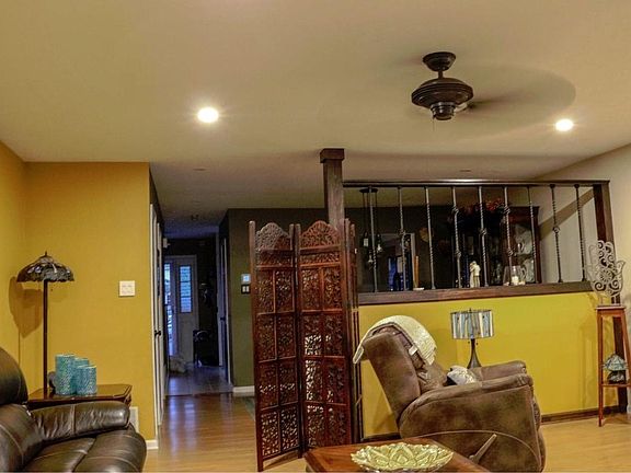 4th image of 2 Wyckwood Ct