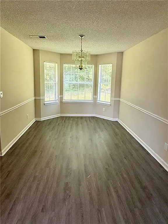 3 bed, 2.5 bath, 2139 sqft, $2,100 — Photo 4