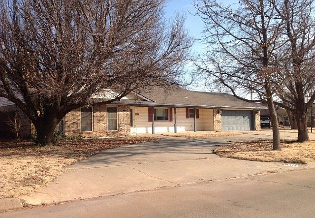 2nd image of 3412 Willow West Dr