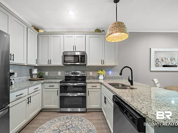 5th image of 2651 S Juniper St #1501