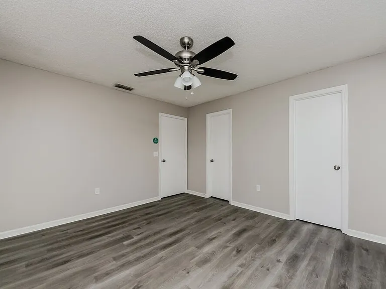 242 Cheshire Ct — Photo 9