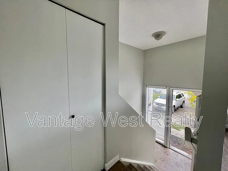 404 Hein Rd — Photo 11