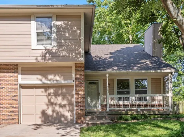11820 Oakmont St, Overland Park, KS 66210