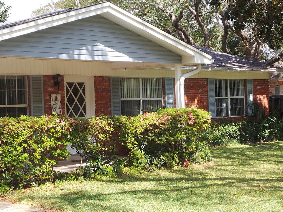1st image of 331 Yacht Club Dr