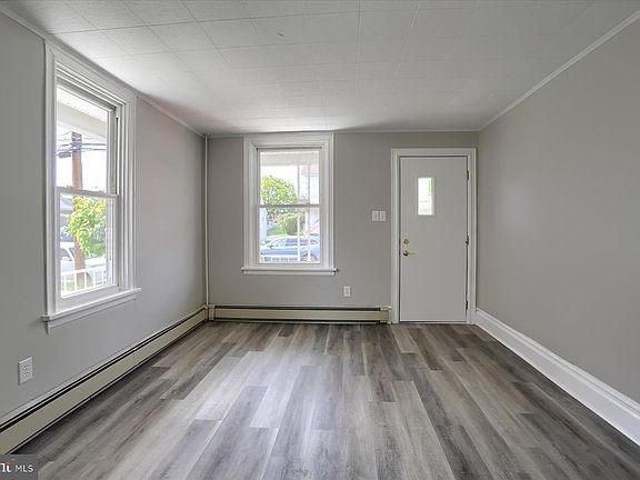 3rd image of 12 E Manor Ave