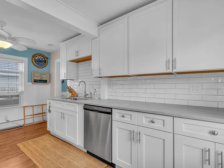 227 Bay Ter — Photo 18