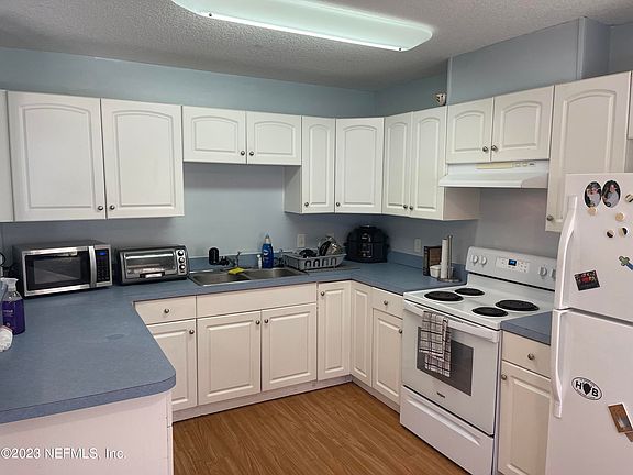 4th image of 902 BRUEN Street