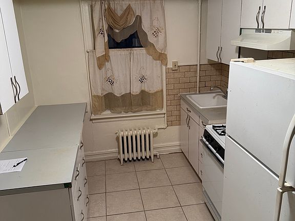 3rd image of 4167 Barnes Ave