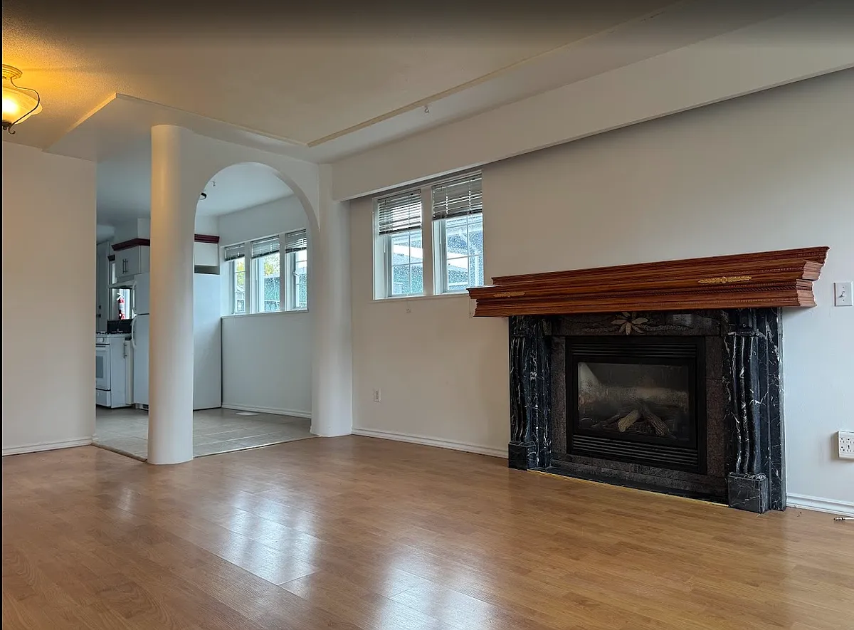 Building Photo - 3955 Pandora St #201