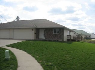 205 F Cir UNIT B, Kalona, IA 52247