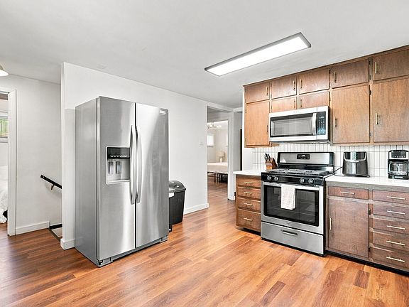 3rd image of 5014 Lorton Ave #0