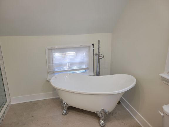 4th image of 12122 Wade Park Ave