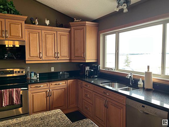 4th image of 3702 Lakeshore Dr