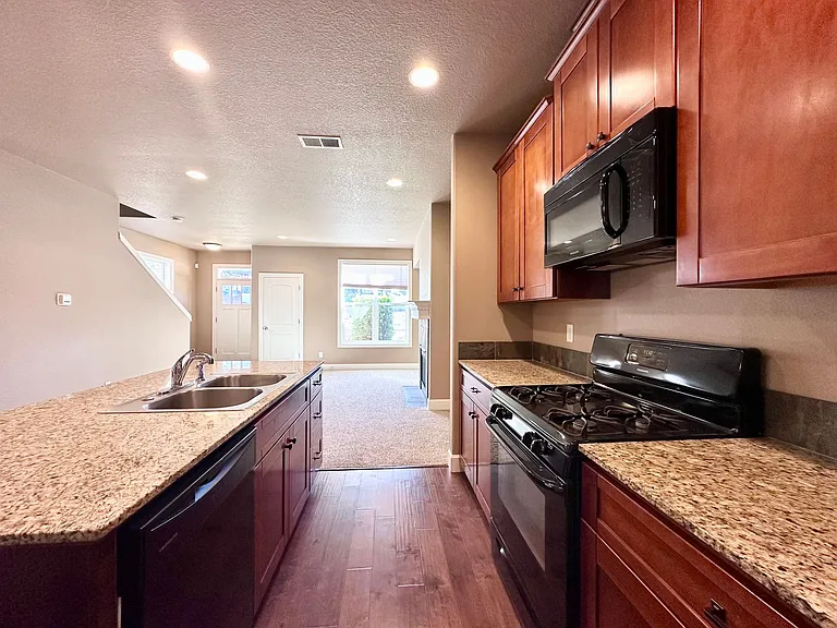 19021 Village Blvd — Photo 10