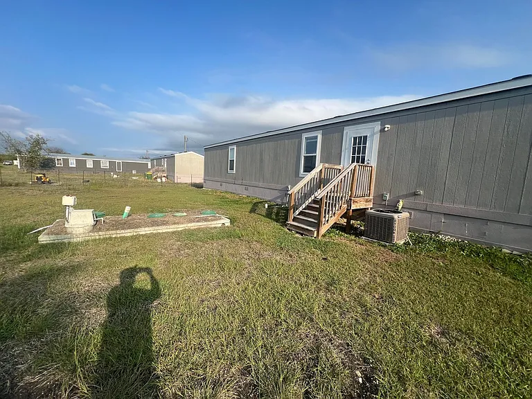 215 Greenfield Rd — Photo 1