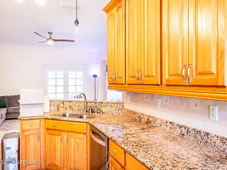 2704 Coachman Lakes Dr — Photo 13