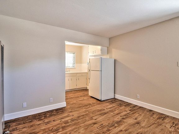 2nd image of 833 Maryann Dr APT 3