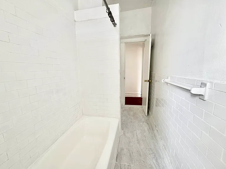 475 41st St #15 — Photo 7