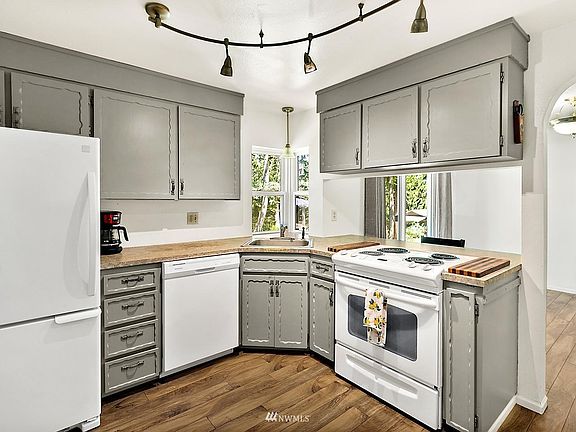 3rd image of 20801 82nd St E