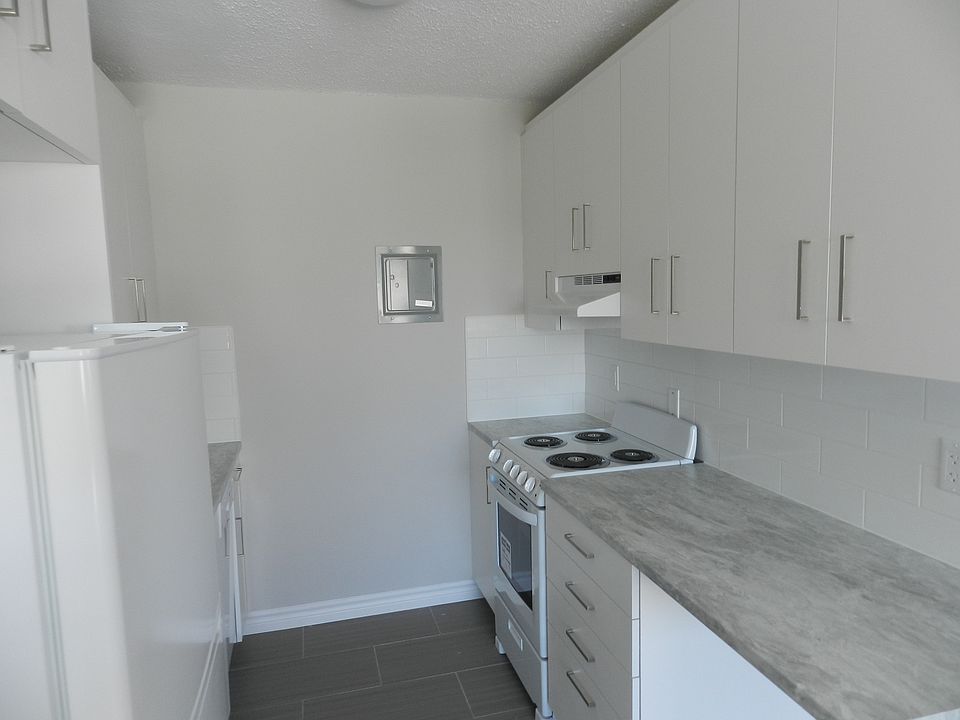 1st image of 7 Rufus Ave #15