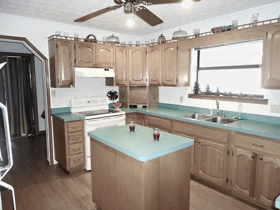 1st image of 322 NE Northwood Dr