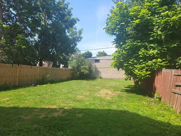 712 Hopkins St — Photo 10