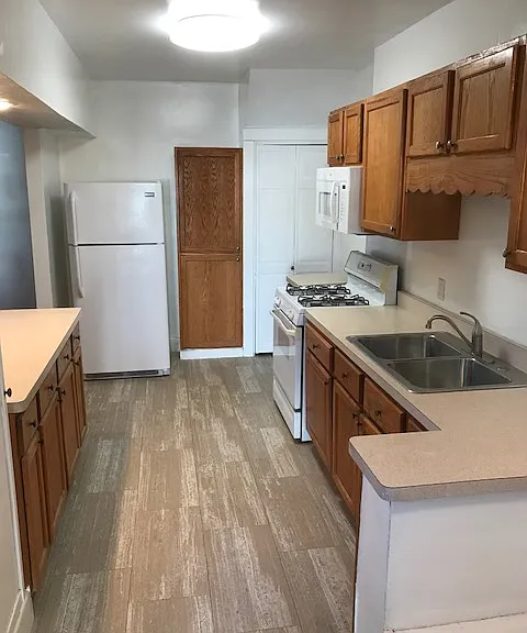 1057 Rankine Ave — Photo 2