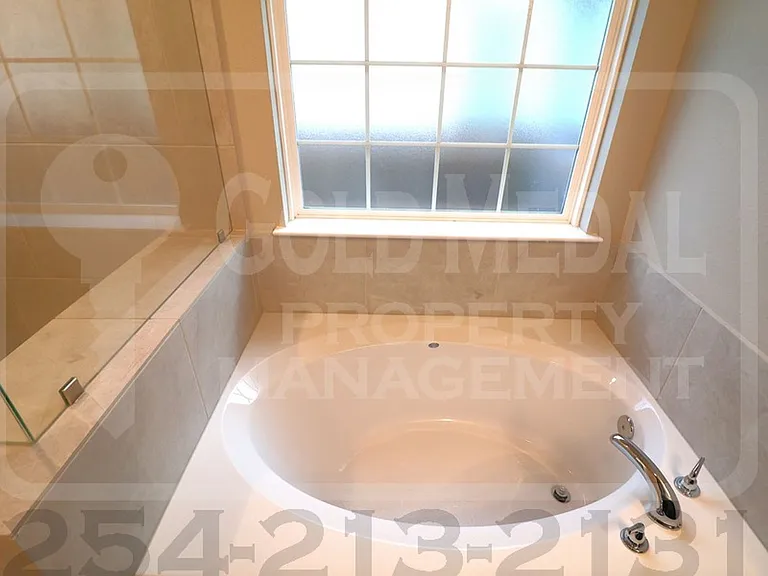 1810 Horatio St — Photo 19
