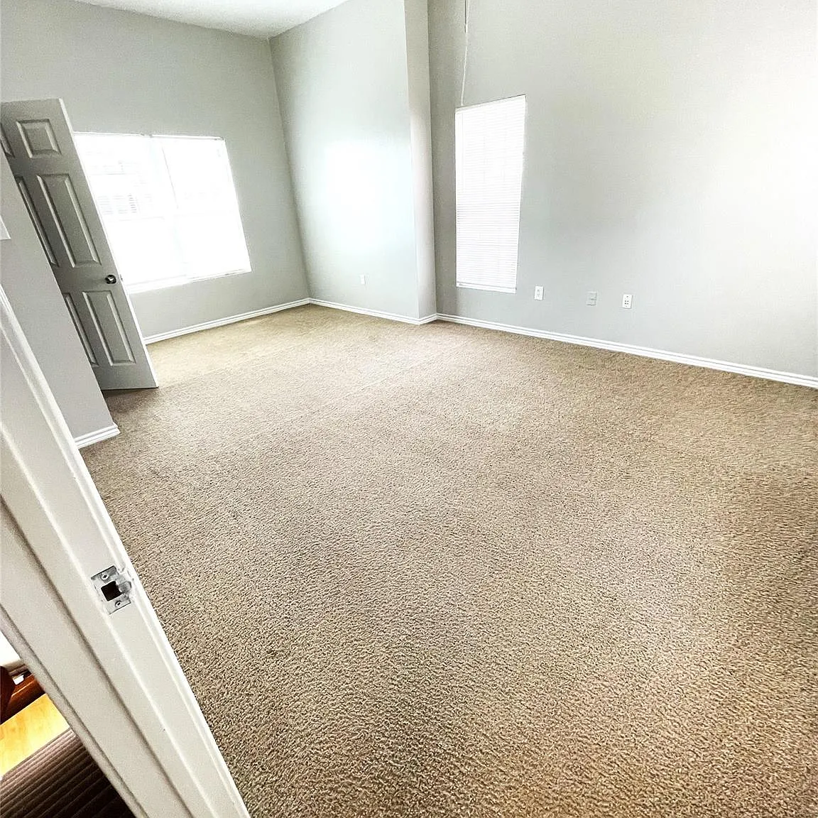 2 bed, 2.5 bath, 2912 sqft, $2,150 — Photo 4