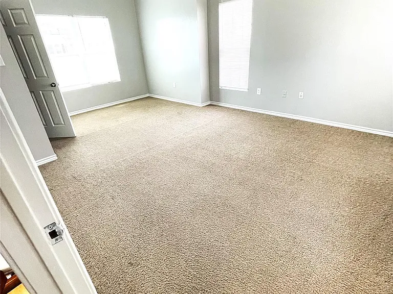 4122 Drake St #1/2 — Photo 4