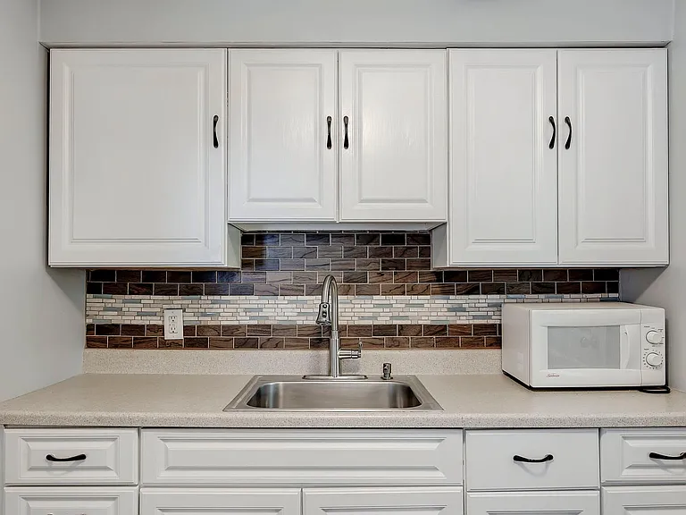 4449 Kingsley Dr — Photo 8