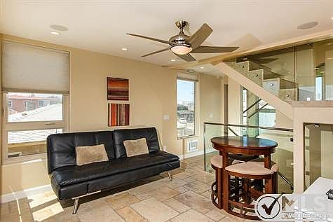 4th image of 722 Manhattan Ct