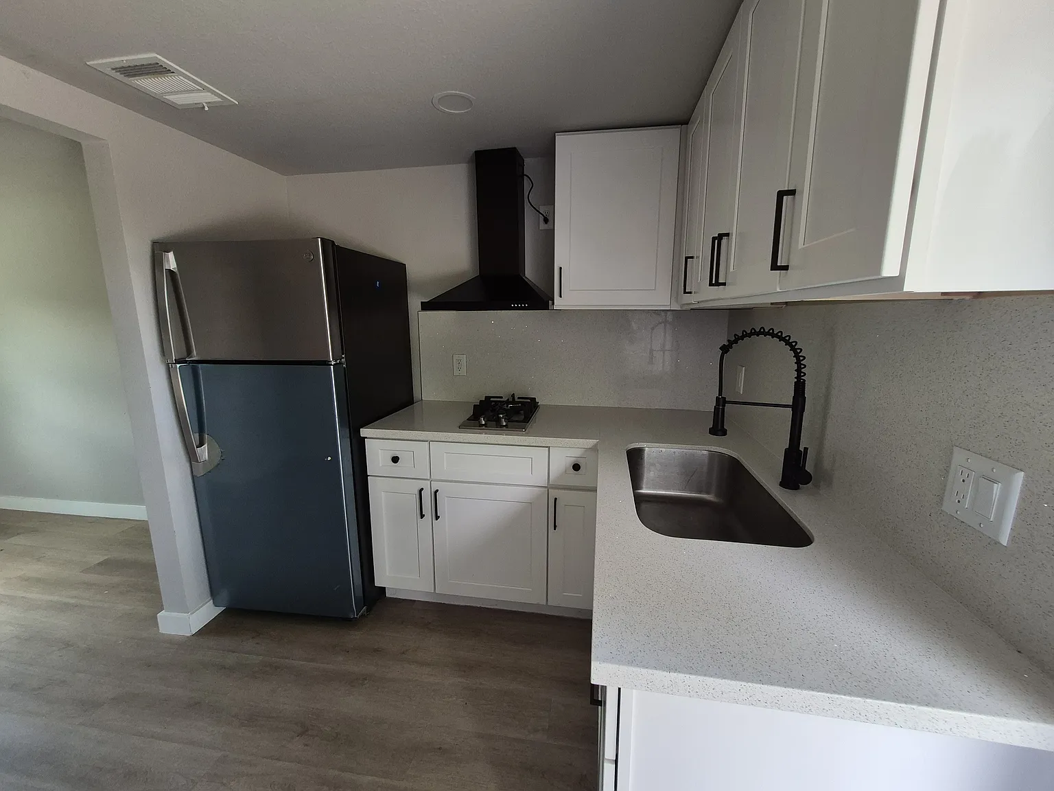 Studio, 500 sqft, $850 — Photo 4