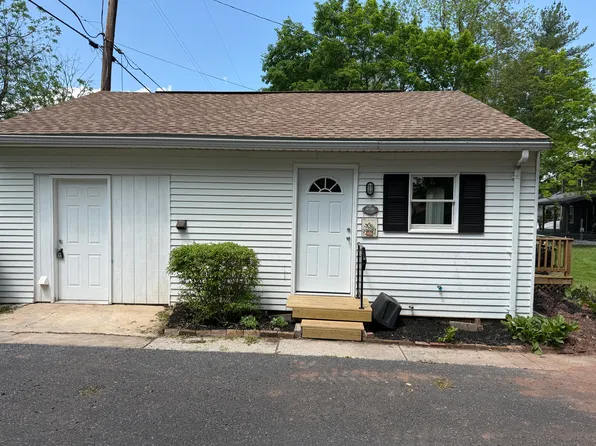 854 Cardinal Ln #A, Lewisberry, PA 17339