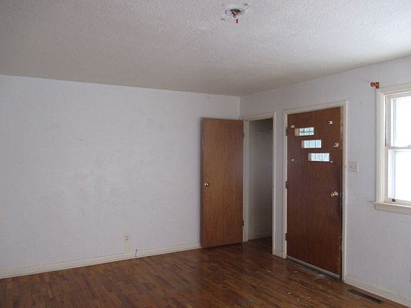 4th image of 806 S 5th St
